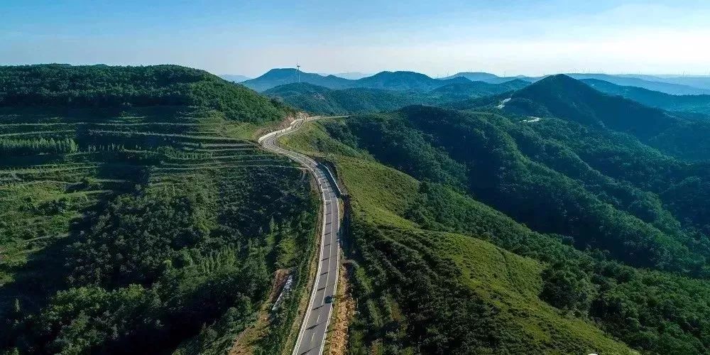 位于潍坊市安丘市郚山镇西南方向5公里处,太平山最高峰海拔为52米 