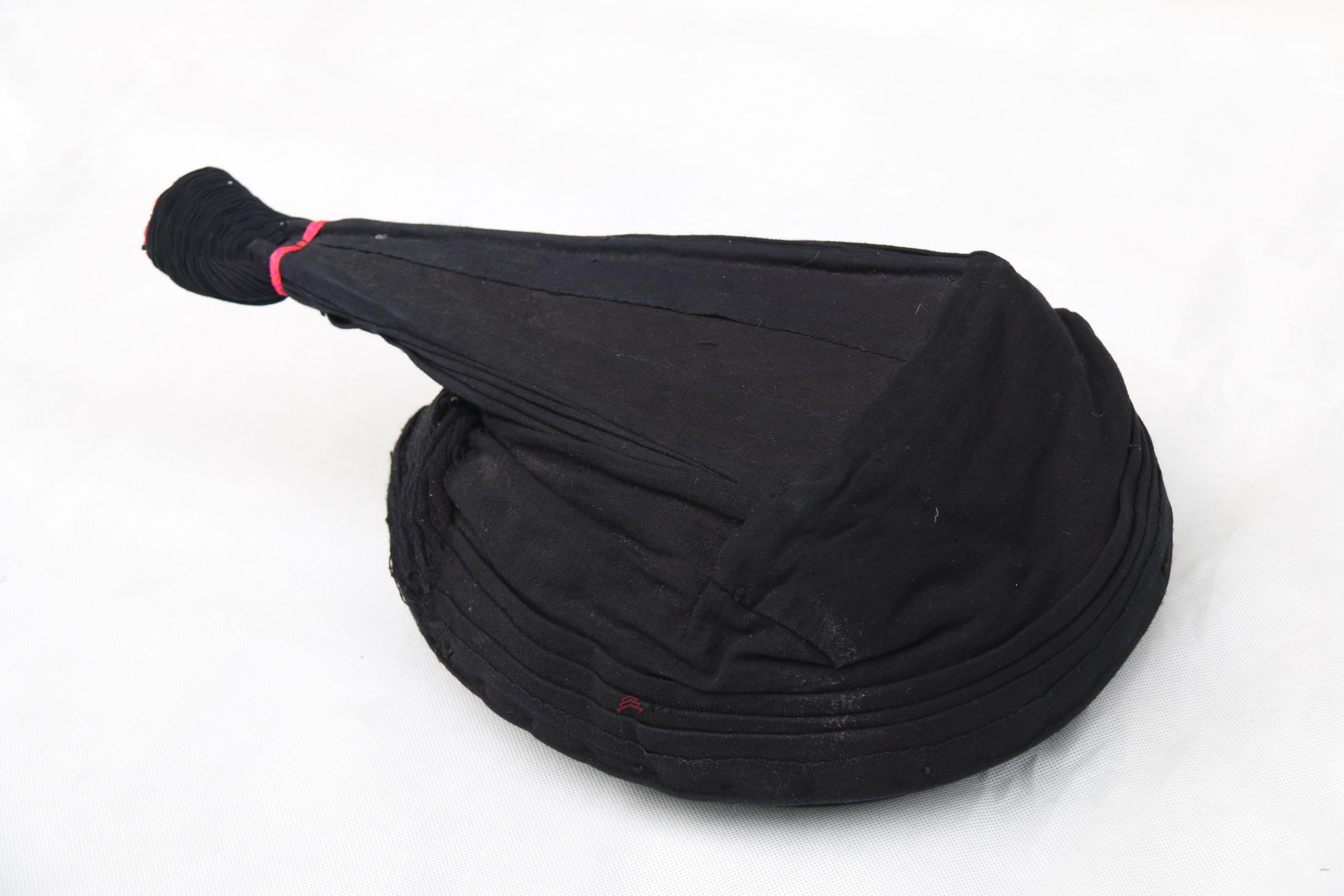 当代镇宁布依族女已婚青布帽