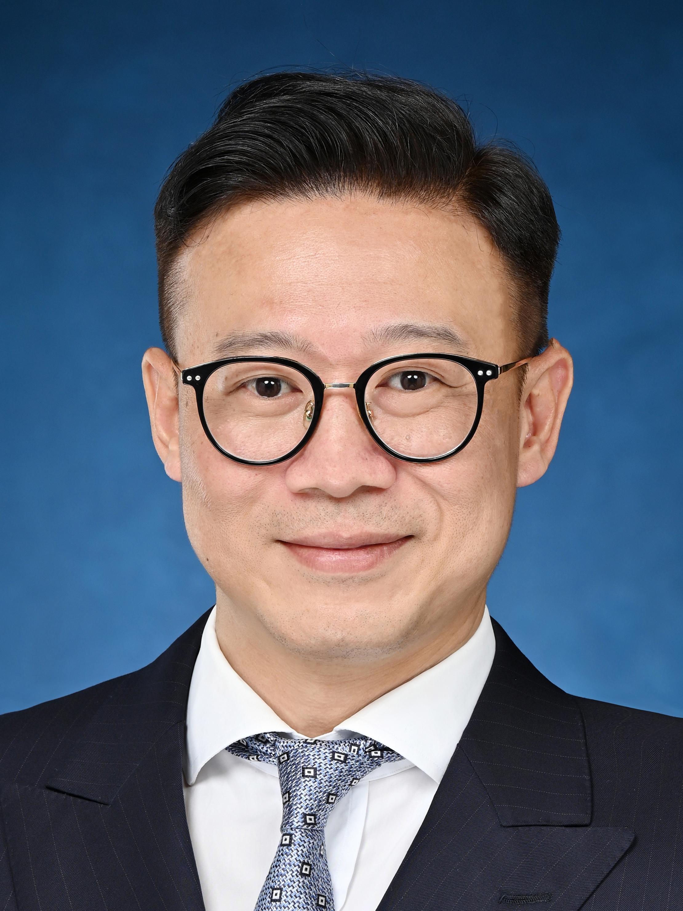 (英语:horace cheung kwok-kwan),香港高等法院律师,中国委托公证人