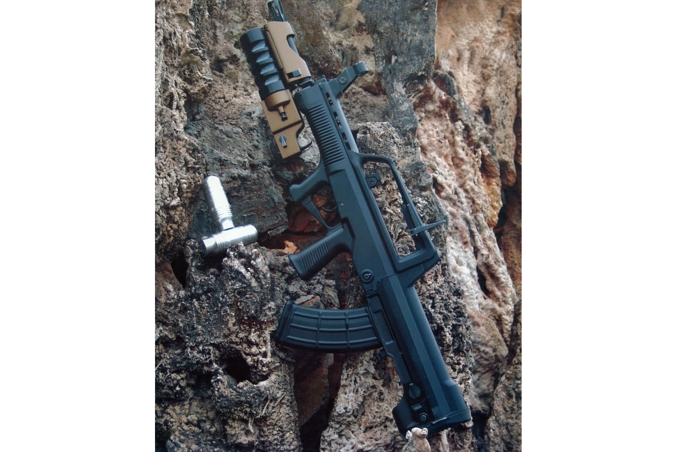 lg1-i枪挂式榴弹发射器