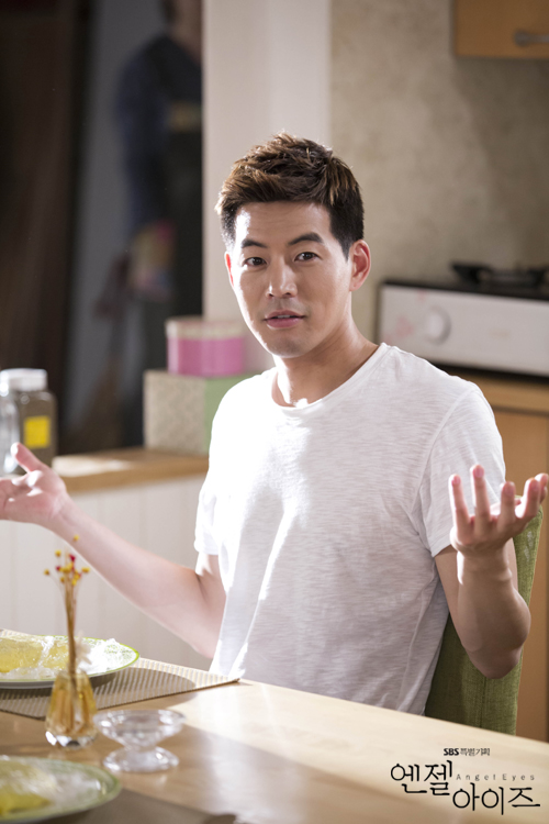  p>李尚允(         ),1981年8月15日出生于韩国首尔,韩国男演员,韩国