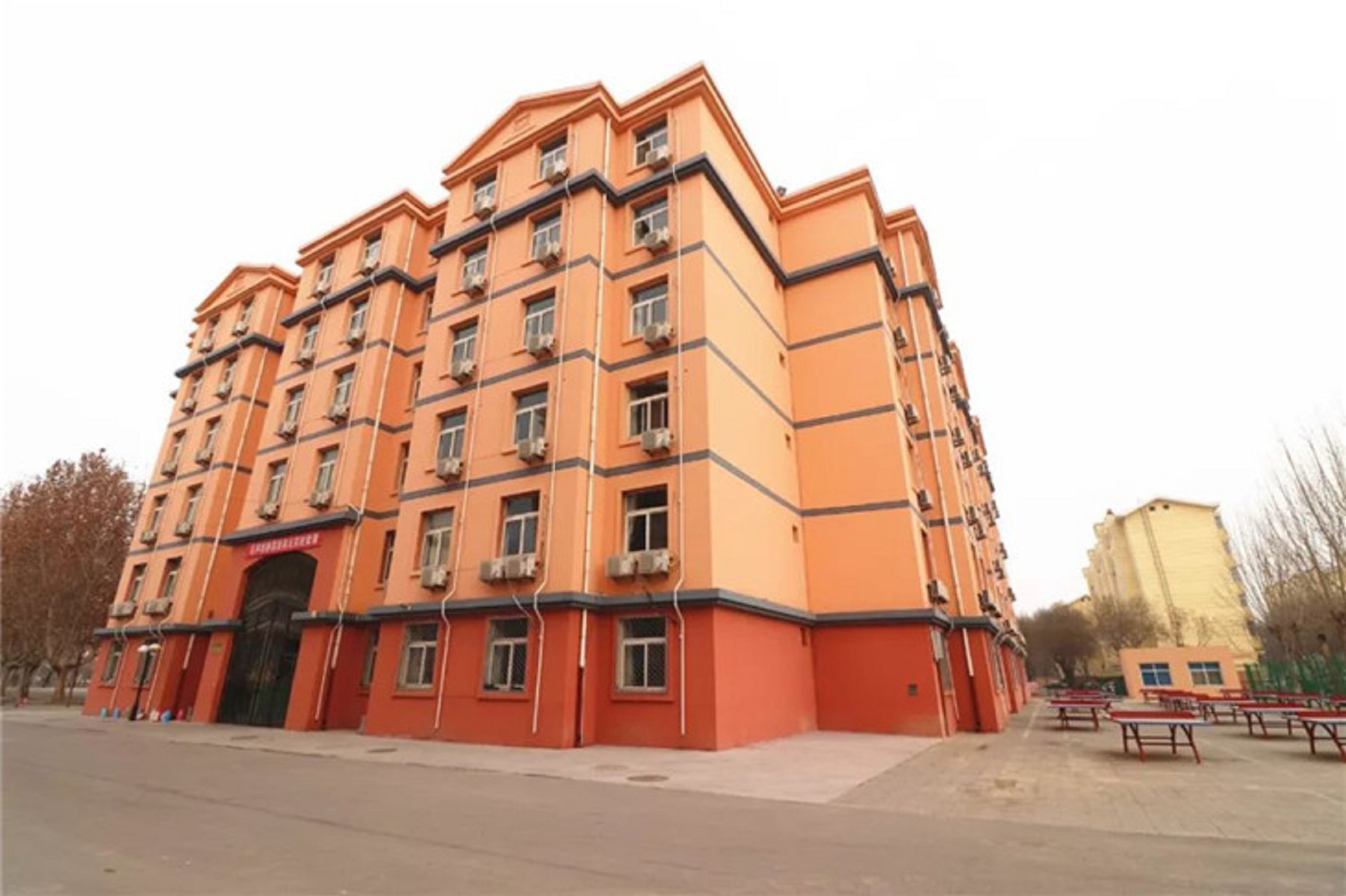  p> b>河北武邑中学 /b>( i>hebei wuyi middle school /i>)位于河北