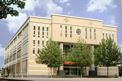 孙村中学位于孙村镇中部,巨野河西岸,南邻孙村镇政府,始建于1963年