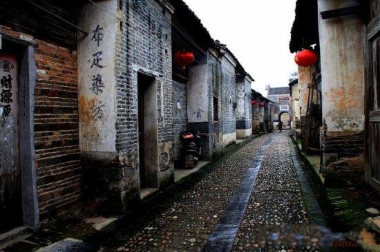  p>陂下古村,位于江西省 a href="#" data-lemmaid="1021854">吉安市 