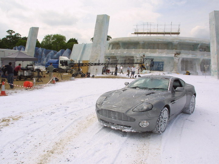 透明汽车是 a target="_blank" href="/item/日本东京庆应大学">日本