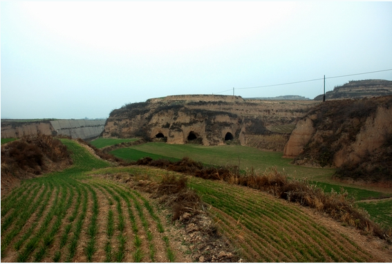  p>隘口战略防空洞位于侯马市上马办事处隘口村西南2公里, a target="