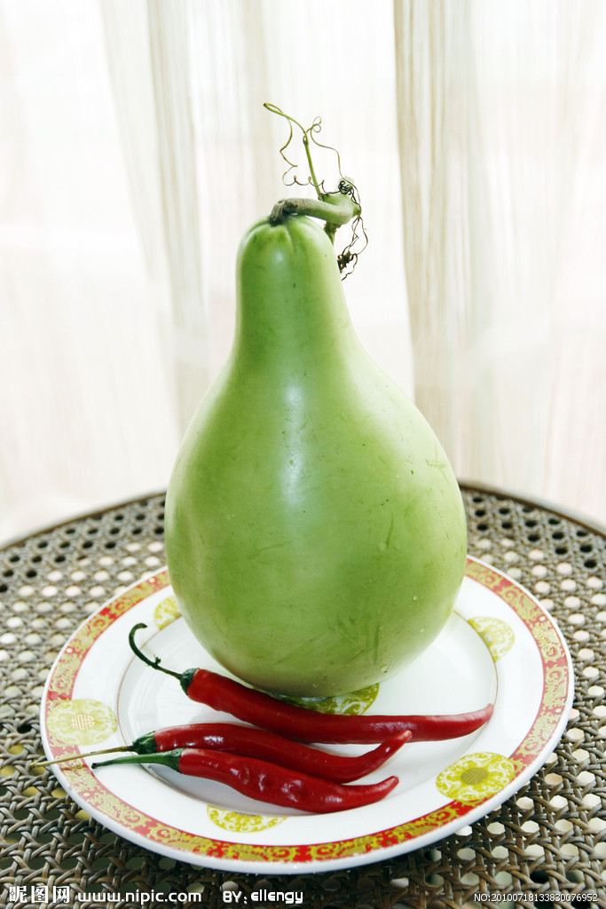 它的名字所以叫"亚腰葫芦",俗称"亚葫芦". 亚腰葫芦是人们对腰很细