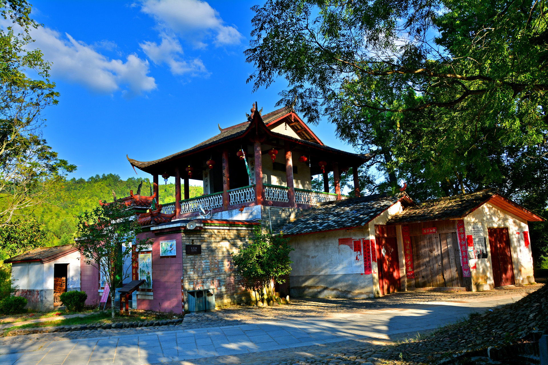 位于 a target="_blank" href="/item/福建省连城县/1834358" data