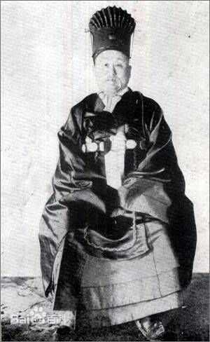 data-id="gnsz43s586"> b>李熙 /b>(1852年—1919年),即 b>朝鲜高宗 