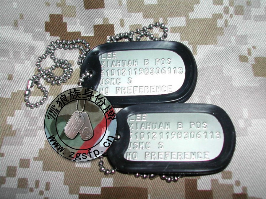 每一位美军胸前都佩戴狗牌,是美军现役必配的配置,用于士兵的身份识别
