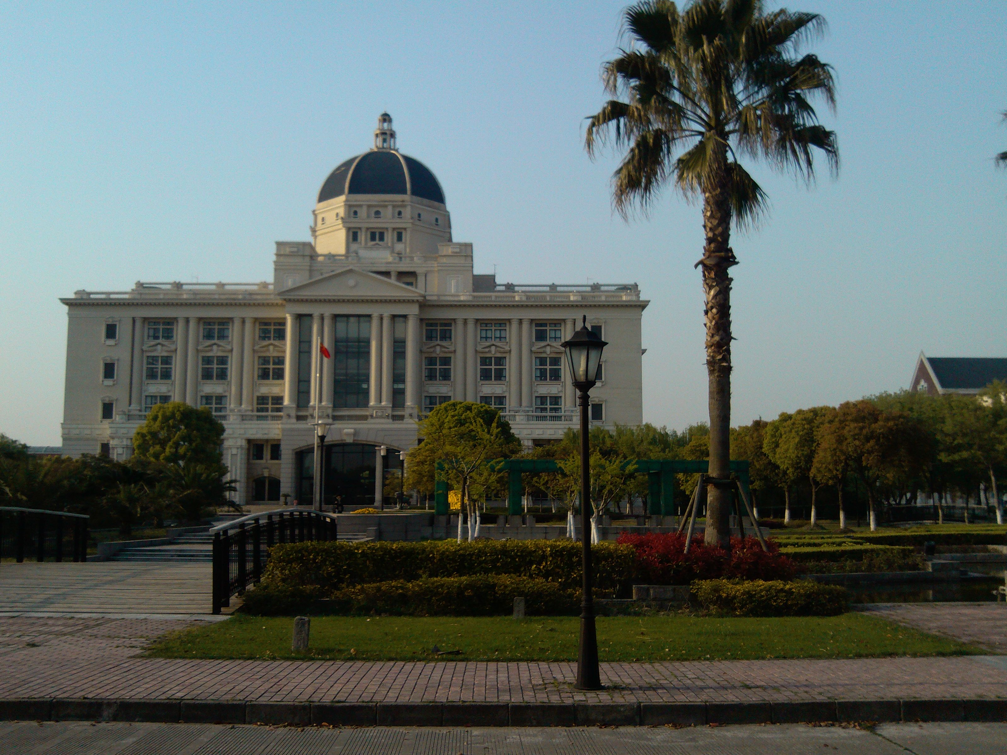  p>上海外国语大学(shanghai international studies university)