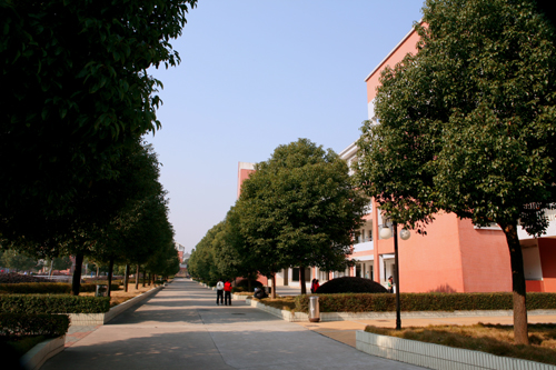  p>长兴县实验小学创办于1945年,1987年被命名为"长兴县实验小学"