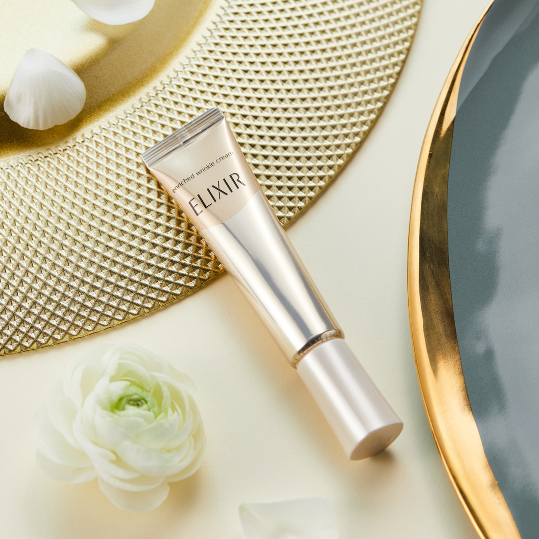  p>elixir怡丽丝尔,1983年诞生于日本的肌肤抗老化品牌,拥有资生堂