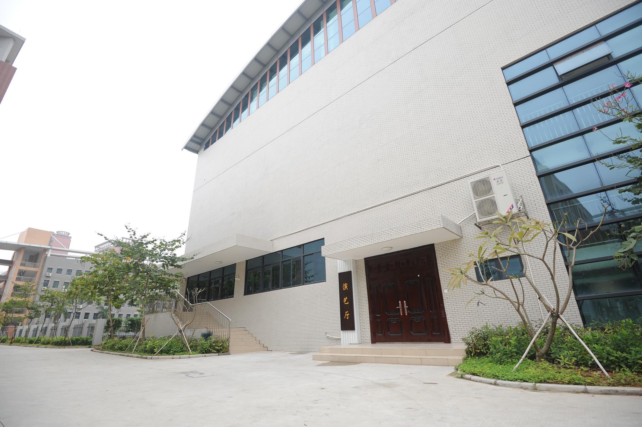  p>珠海市艺术高级中学创办于2012年,市教育局直属全日制公办普通高中