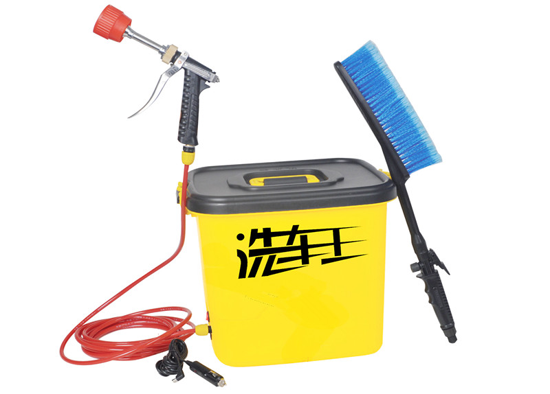  p>便携式洗车器是由壶身,打气筒,排气阀,出水管,手柄开关和喷水毛刷