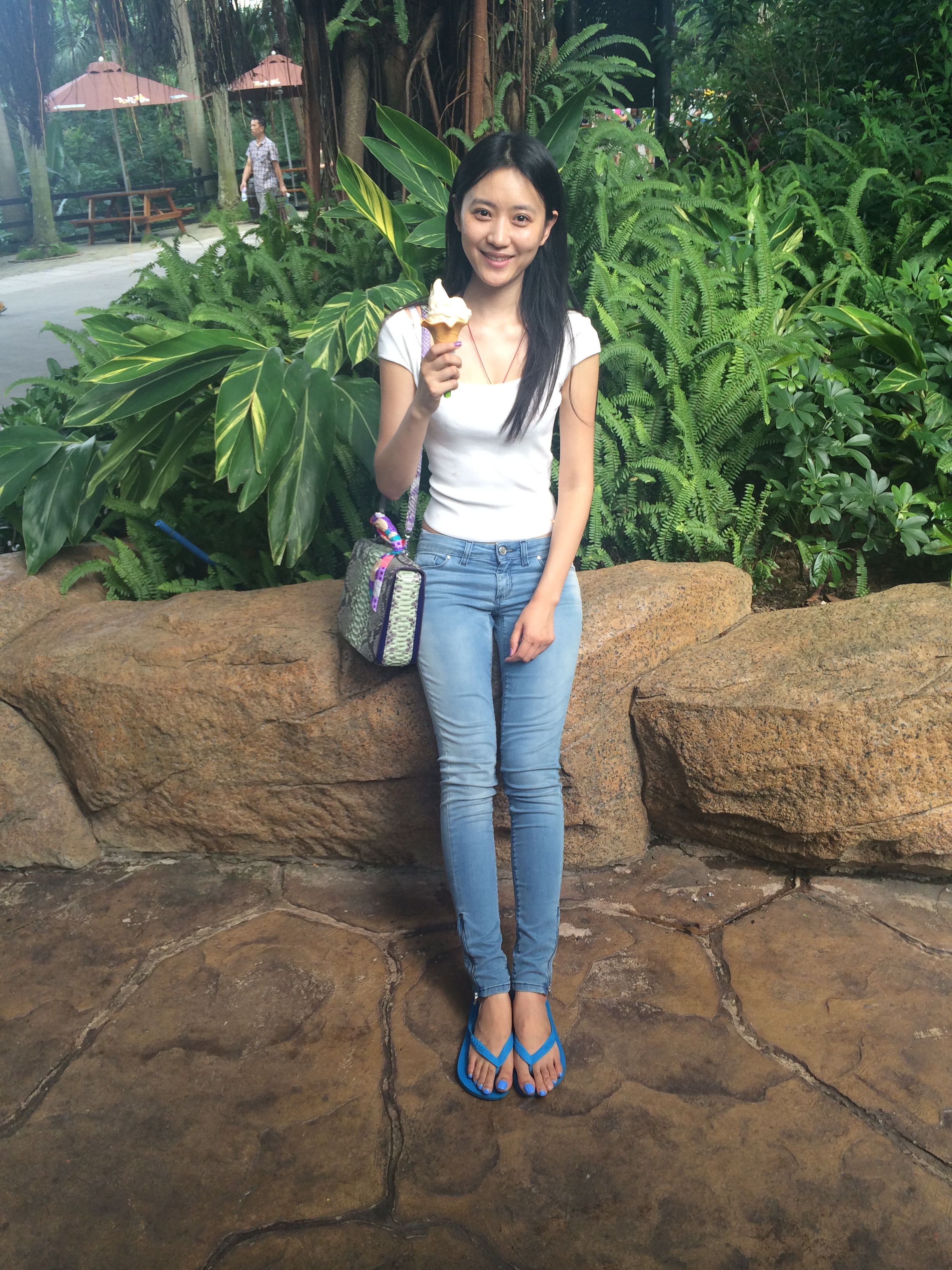 闻阳,原名黄婷婷,女,1990年5月15日出生于