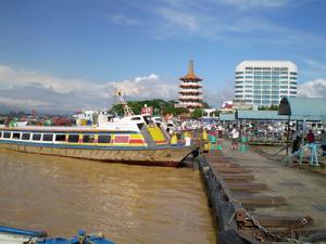  p>泗务,旧译"诗巫".