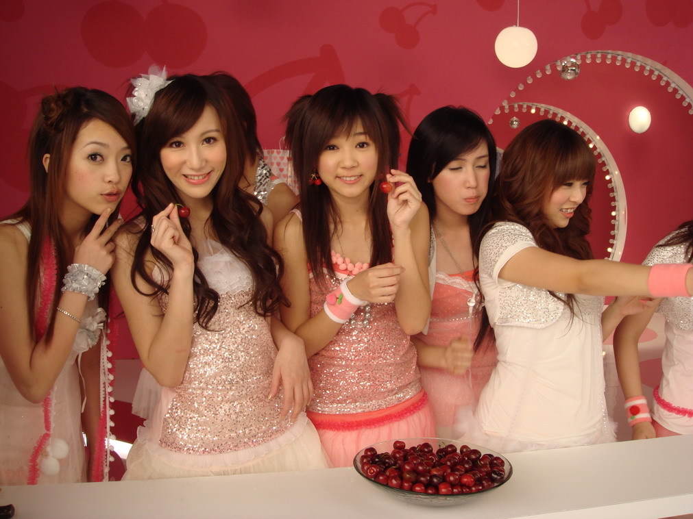  p data-id="go17sjejf0">蔡玓彤,女,艺名彤彤,汉,台湾 a target="