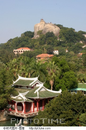  p>日光岩(英文:sunlight rock)俗称"岩仔山",别名"晃岩",相传1641年