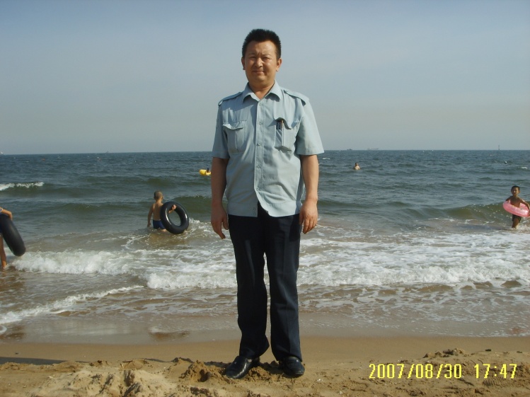 ,1959年生人.字松石,号华鹰. 华山居士,烟云看客