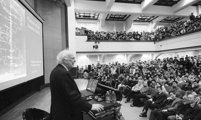  p>詹姆斯·杜威·沃森(james dewey watson,1928年4月6日- ),男,出生