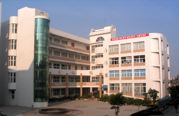  p>肥西县第三中学,简称肥西三中,创办于1978年,时值改革开放之初