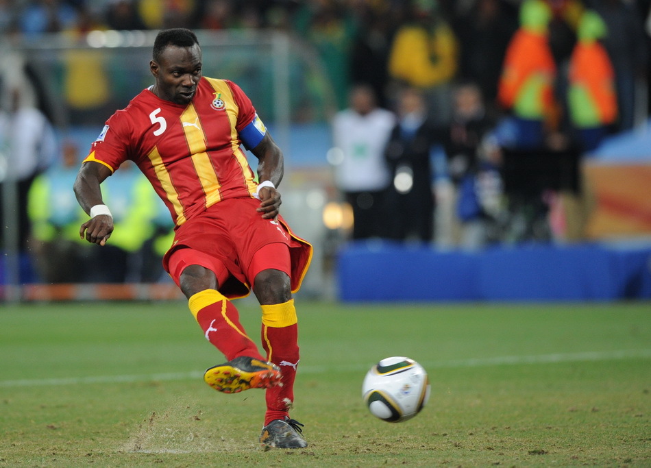  p>勺子点球是足球比赛中的一种射门技术,踢这种球需要一定的 a