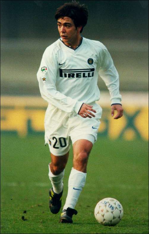 p>阿尔瓦罗·雷科巴(alvaro recoba),1976年3月17日出生于 a href="