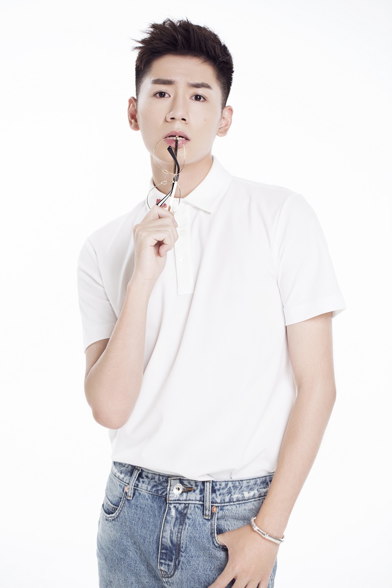  p>杨霖(james),原名杨太郎,1993年12月2日出生于浙江省杭州市,中国