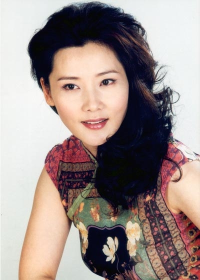 >何赛飞,1963年4月11日出生于浙江省舟山市岱山县,中国内地影视女演员