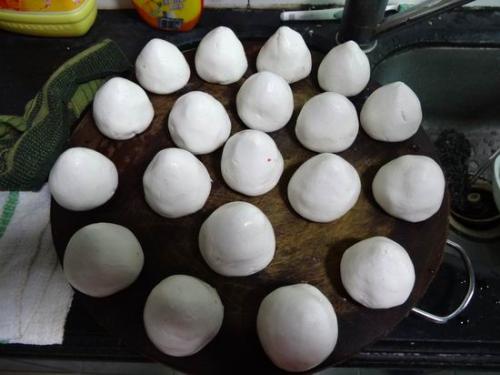  p>华容团子是湖南省华容县家喻户晓的一道小吃.