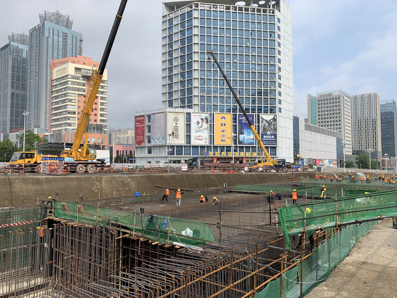  p>基本建设是指国民经济各部门为发展生产而进行的固定资产的扩大再