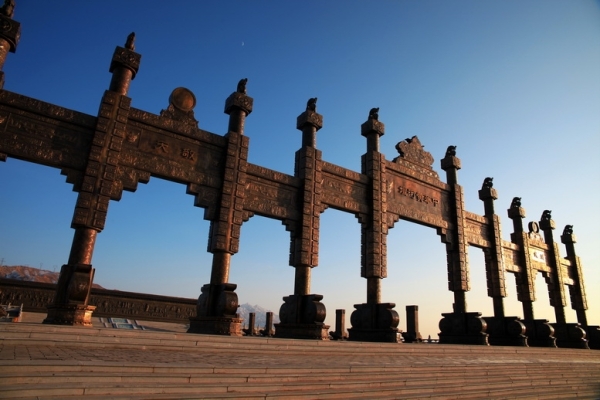 也称为"中华黄河圣坛",是黄河金岸的标志性建筑,位于 a target="