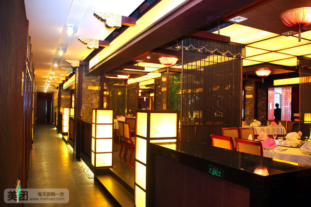 玉玲珑精致景观餐厅(西区景湖店)