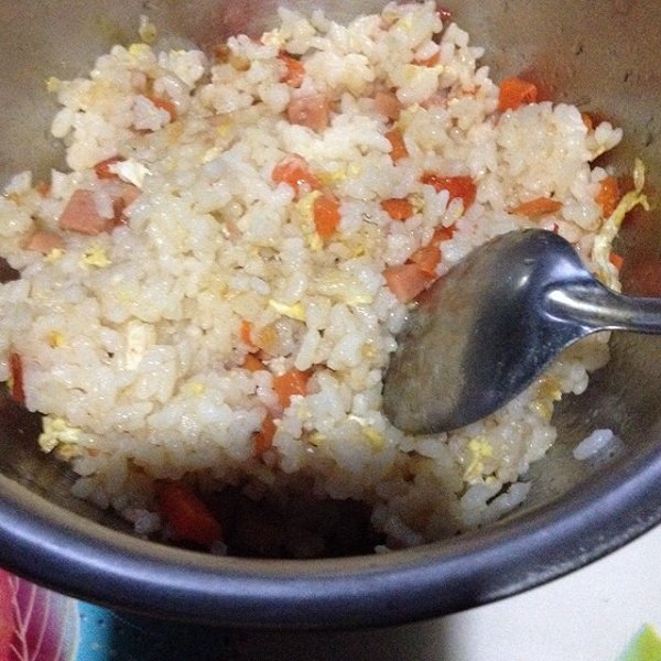 电饭锅胡萝卜鸡蛋炒饭