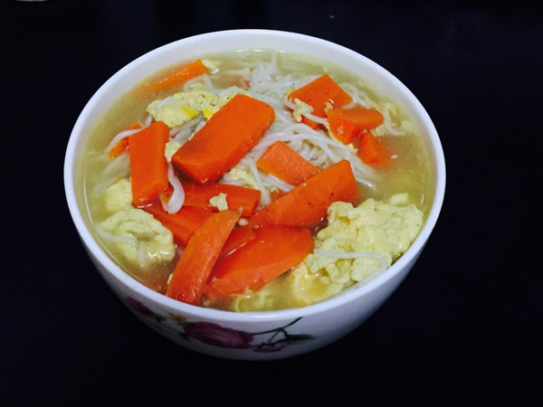 胡萝卜鸡蛋面