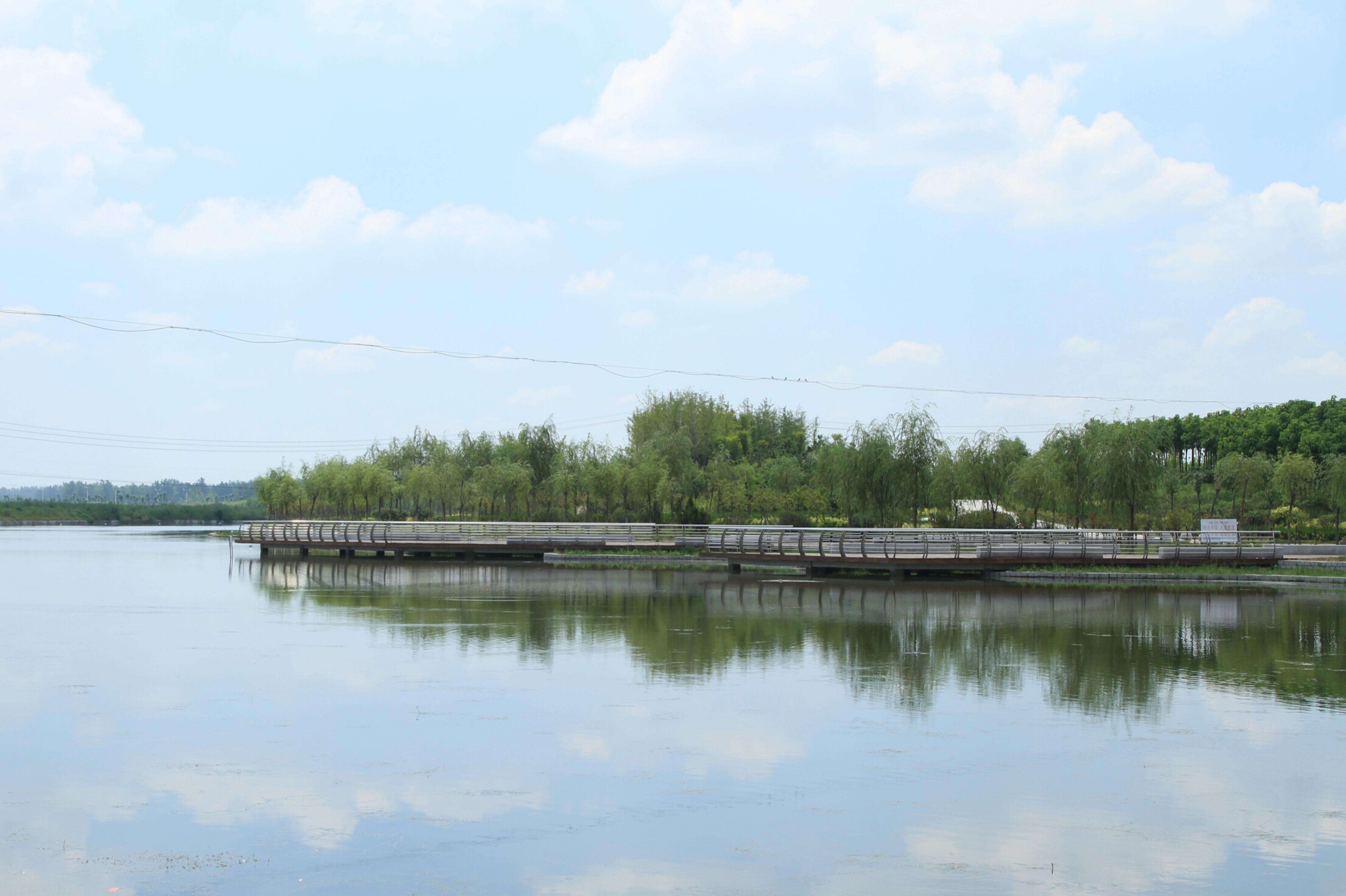 ">八里湾风景区,位于 a target="_blank" href="/item/曹县/1024260"