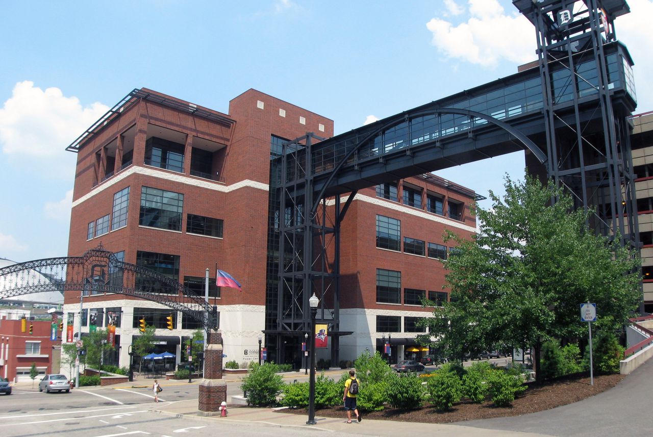  p>杜肯大学(duquesne university),又译迪尤肯大学,建校于1878年,是