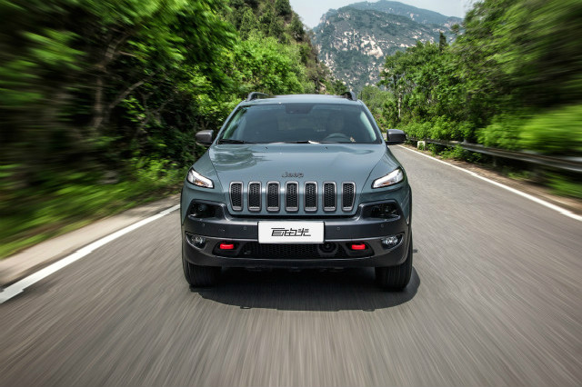 target="_blank" href="/item/车型">车型 /a>,jeep自由光采用全新 a