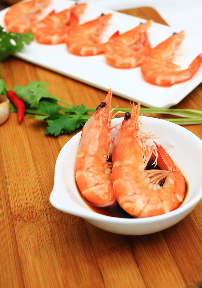  p>白灼虾是一道传统名菜.