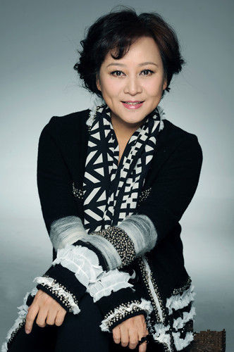  p data-id="gnwo1s7hzc">黄爱玲,出生于河南新乡,中国大陆演员.