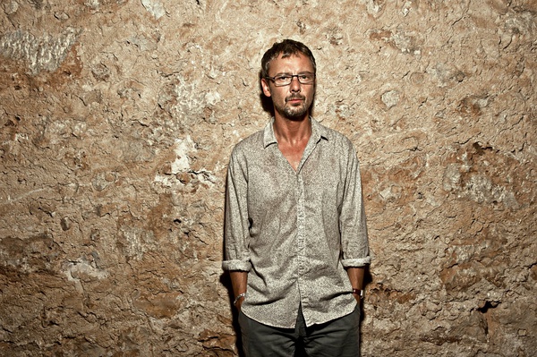 由亚德里安·谢尔高德导演,克瑞斯·柯尔编剧,马克·沃伦,约翰·西姆