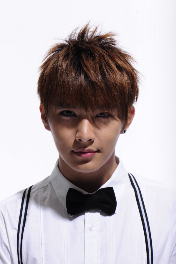  p>炎亚纶(aaron),本名吴庚霖,1985年11月20日出生于台湾省台北市