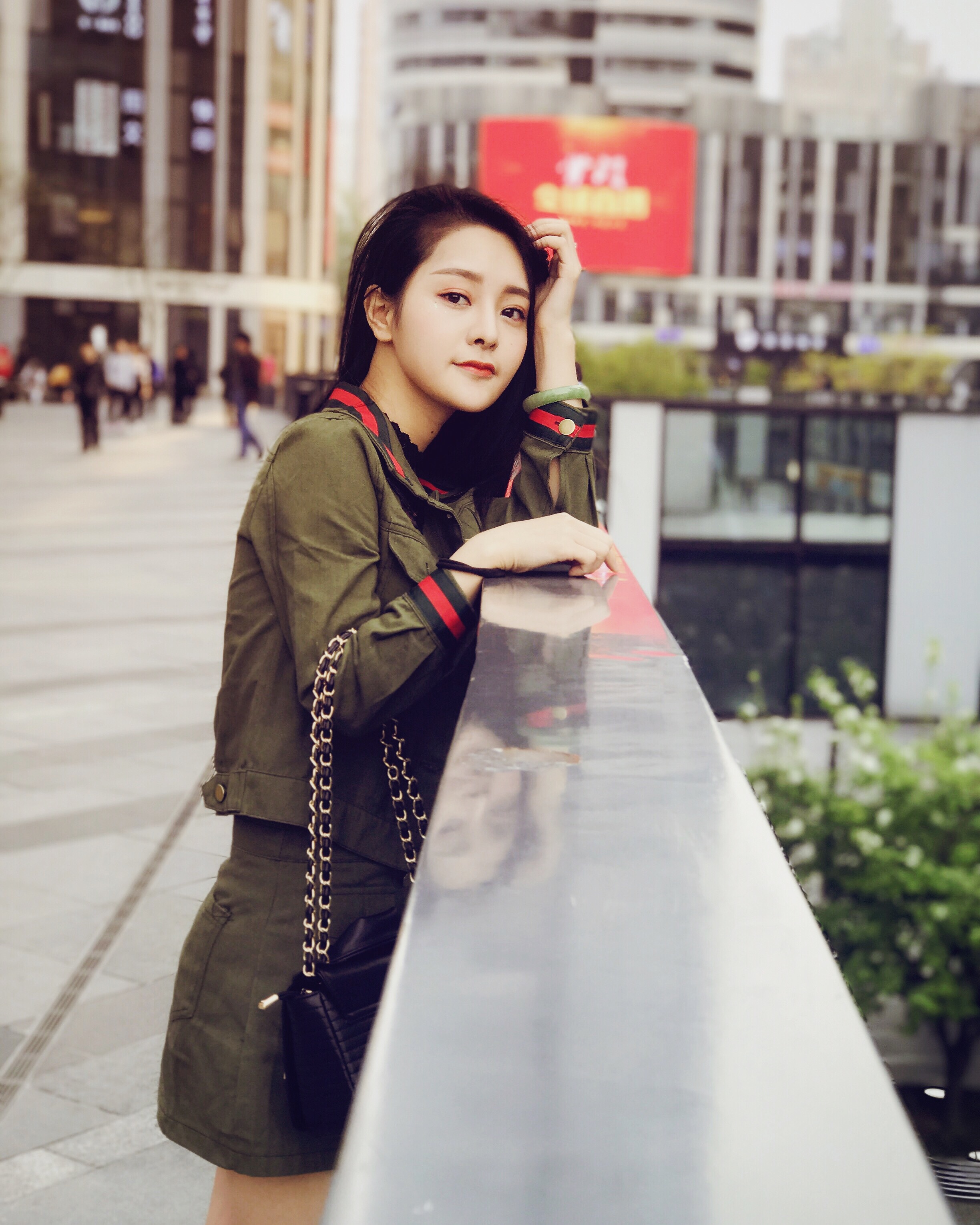  p data-id="gnavnptohy">余爱笑,1995年11月,出生于浙江衢州,毕业于