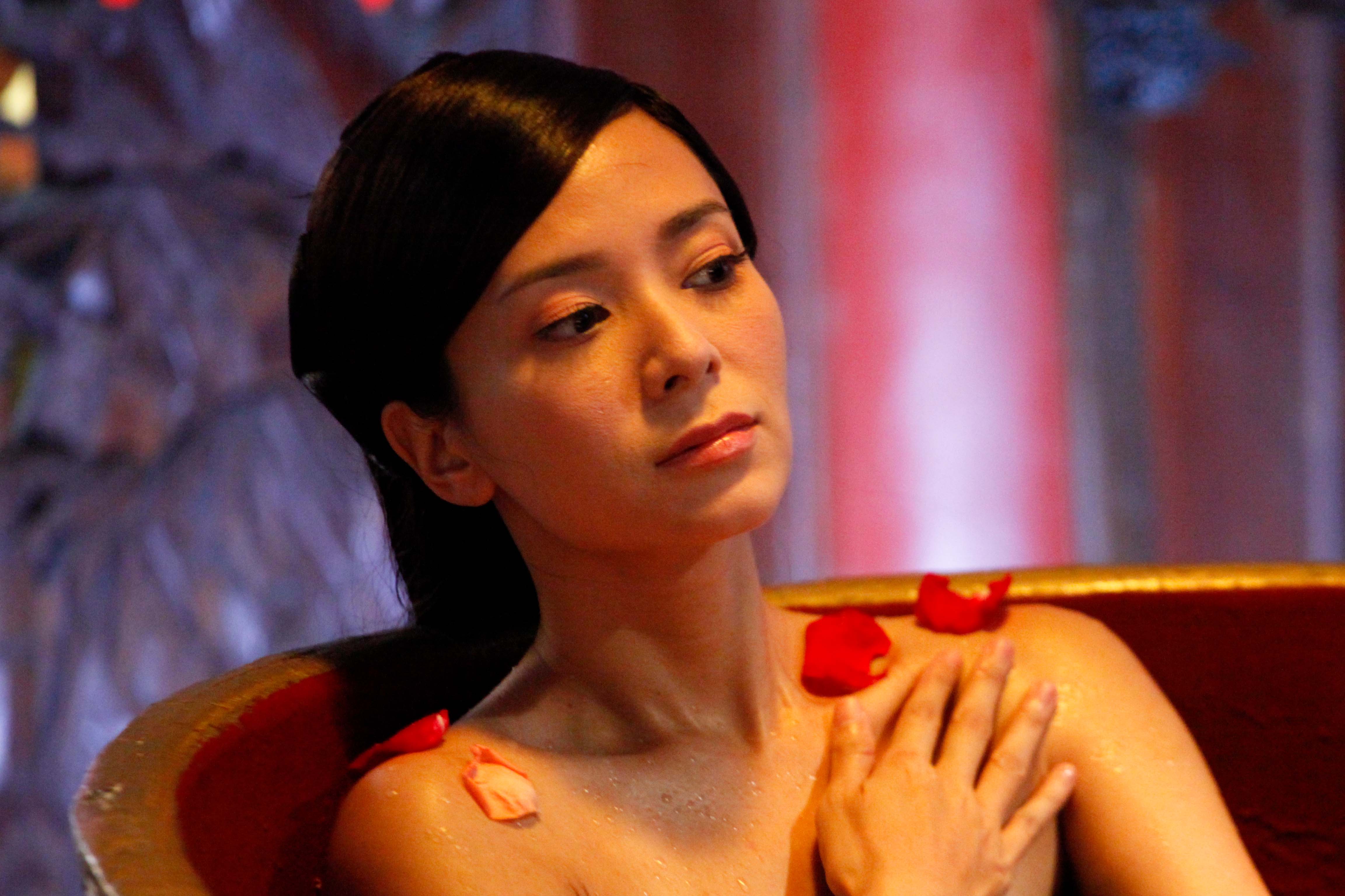  p>《宫锁心玉》,又名《宫》,是《宫》系列的第一部.