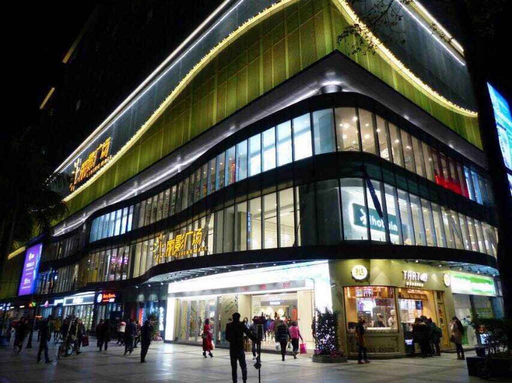 "gnwtplw01q">丽影广场坐落于地铁三,八号线交汇处——海珠区客村站上