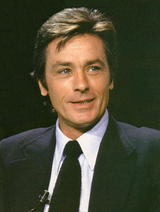 delon) /i>,1935年11月8日出生于法国上塞纳省索镇,法国男演员