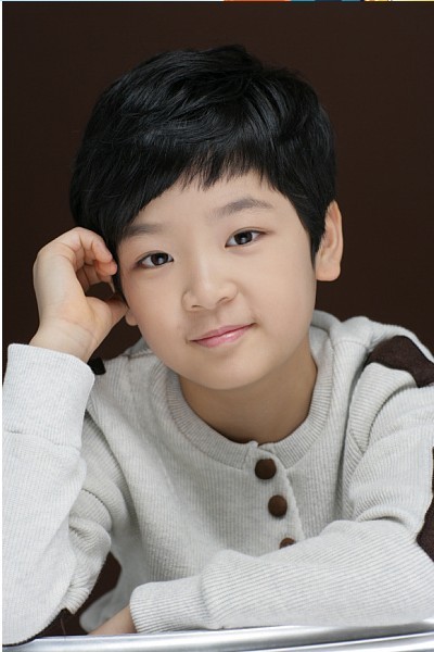  p>崔元弘,韩国当红童星,2006年凭借韩剧《 a target="_blank" href="