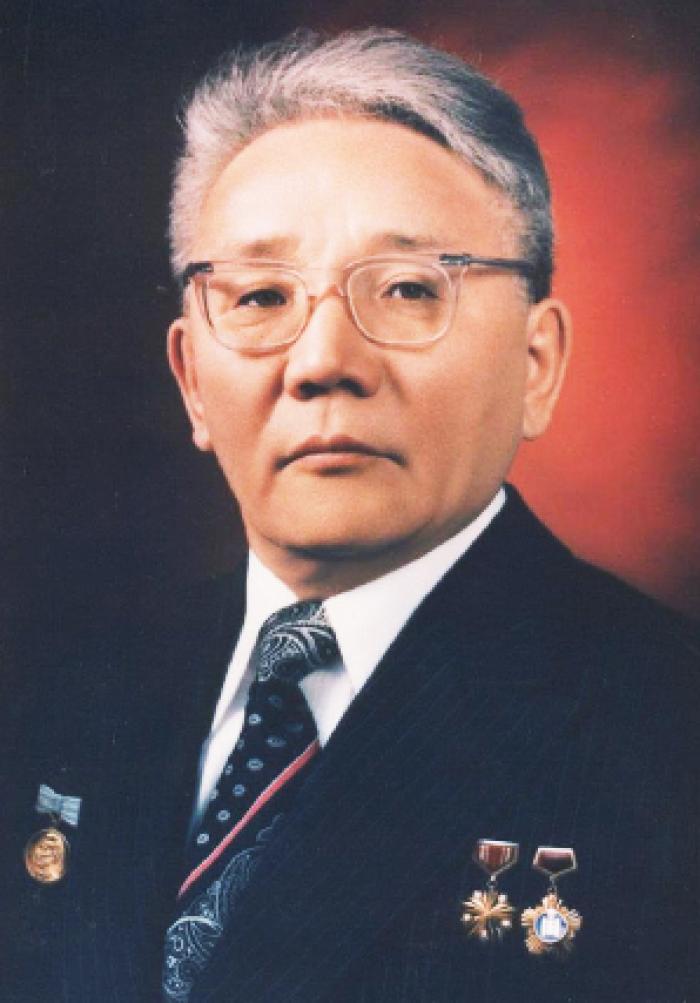  p> a target="_blank" href="/item/尤睦佳·泽登巴尔/5833431" data