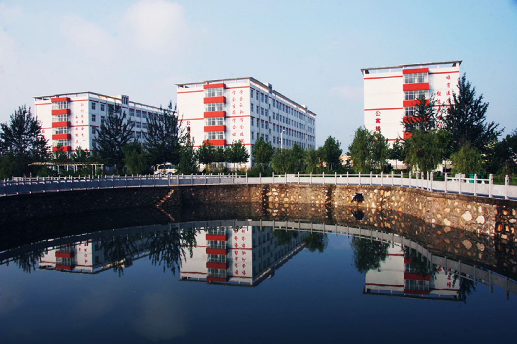  p>运城护理职业学院(yuncheng vocational nursing college),位于